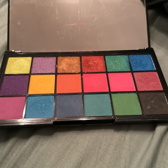 Makeup revolution Tammi Tropical Carnival palette - Picture 2 of 2